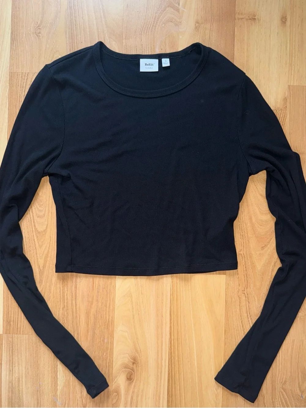 Aritzia ReRib Black Long Sleeve Cropped Top